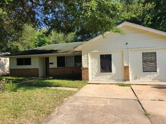 Building Photo - 5203 Kelling St