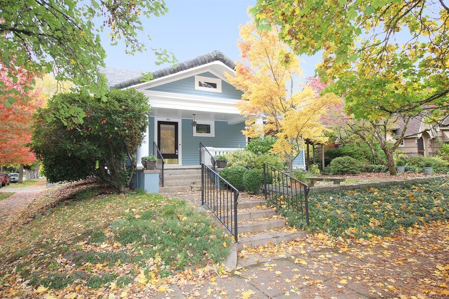 Primary Photo - 816 NE Laurelhurst Pl