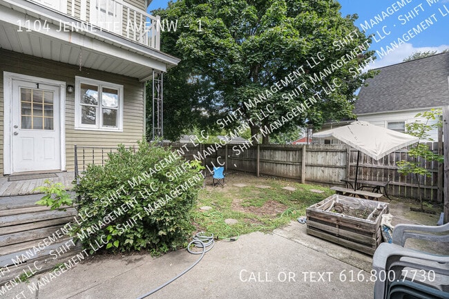 Building Photo - 1104 Jennette Ave NW