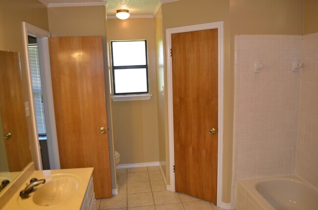 Building Photo - Cozy 3 Bedroom in Country Trails Harker Heights!