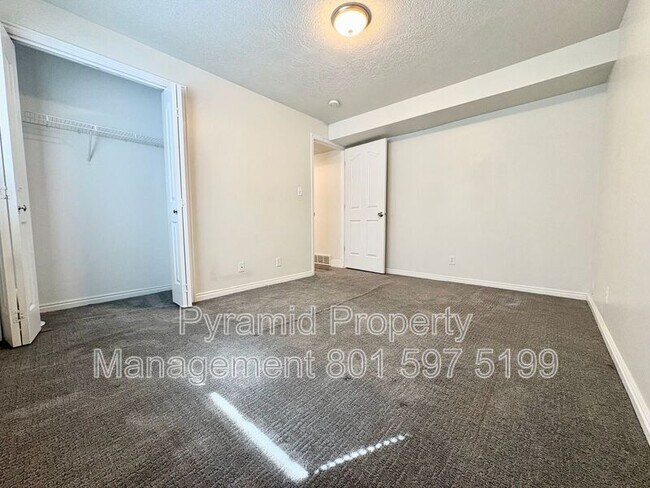 Building Photo - 3183 S 945 E