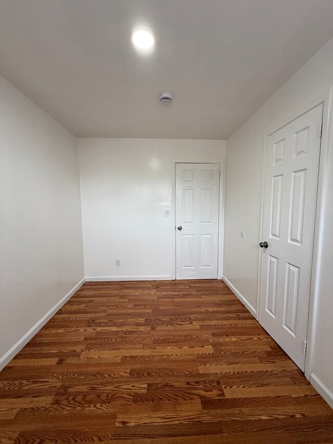 Building Photo - 23 Lamont Rd