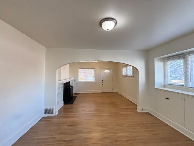 Building Photo - 361-361 Williams Ave S