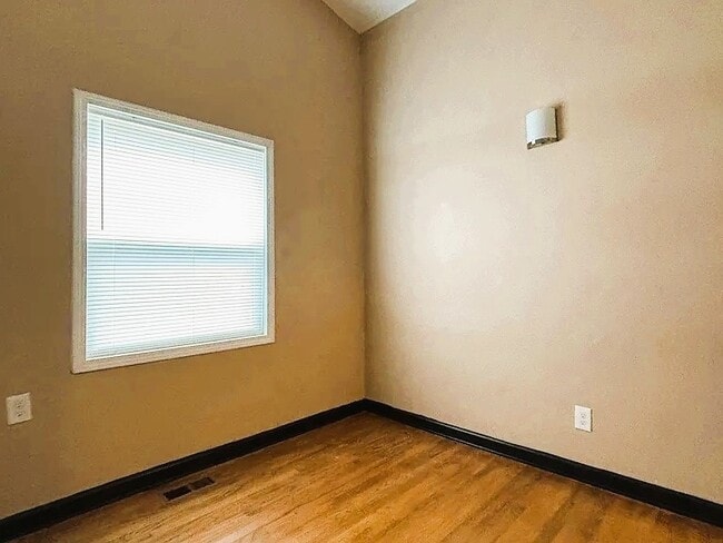 Building Photo - Abner Place