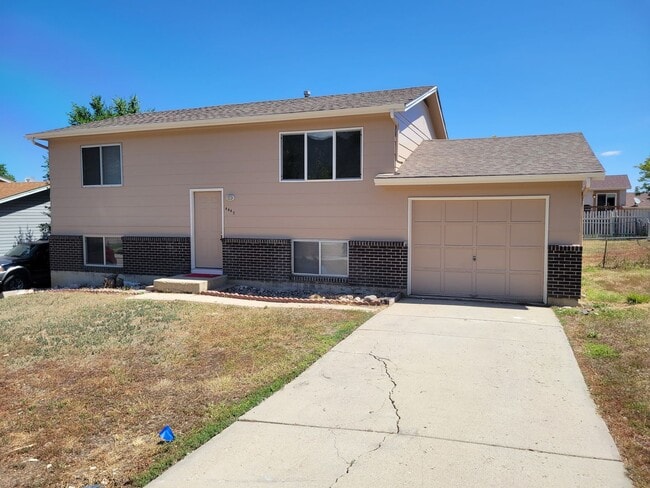Primary Photo - 4 Bed 2 Bath Allowing Pets - Available Now...