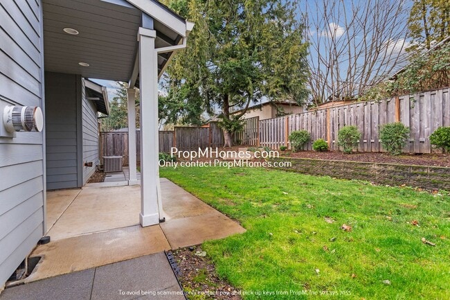 Building Photo - Gorgeous 4 Bedroom in West Linn! - Lovely ...