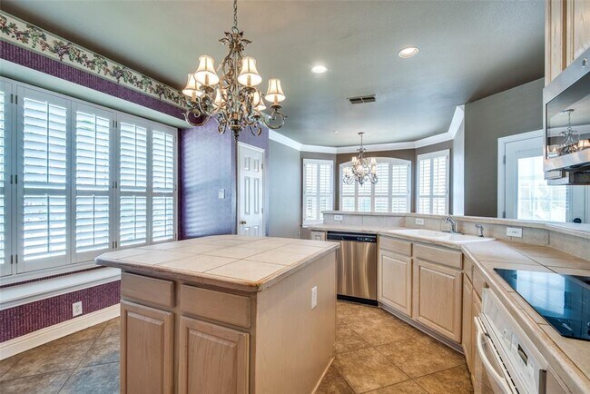 Building Photo - 452 Richmond St