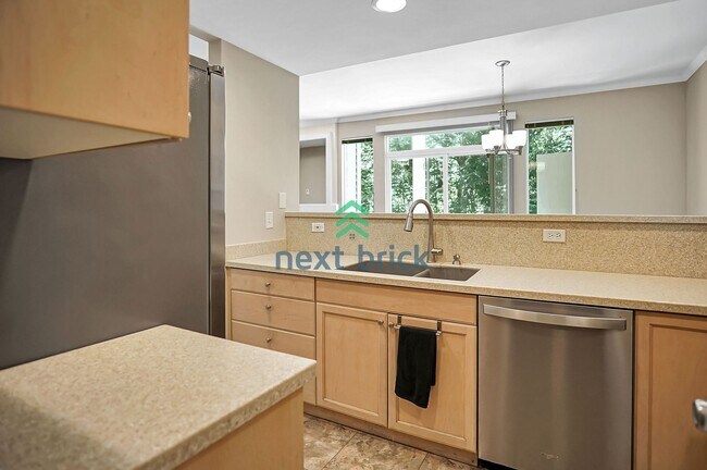 Building Photo - 1 Bed 1 Bath Condo for Rent in Sammamish!