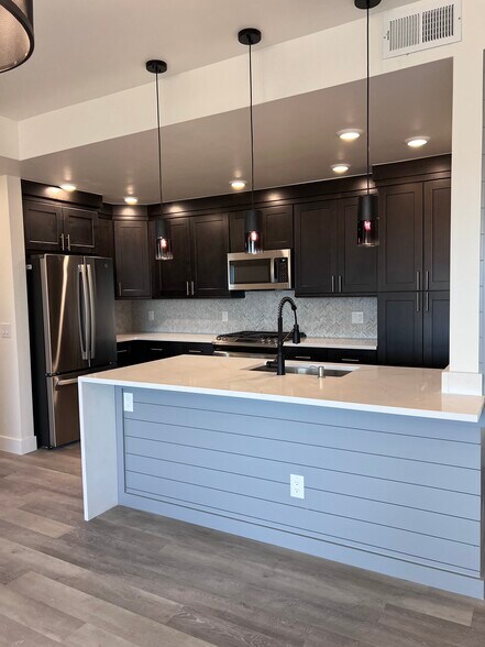 Building Photo - 1304 Snowberry Ln
