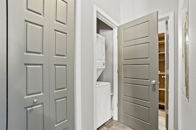 Building Photo - 8350 Cascade Ave