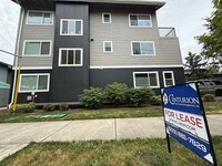 Building Photo - 2603 SW Pickford St