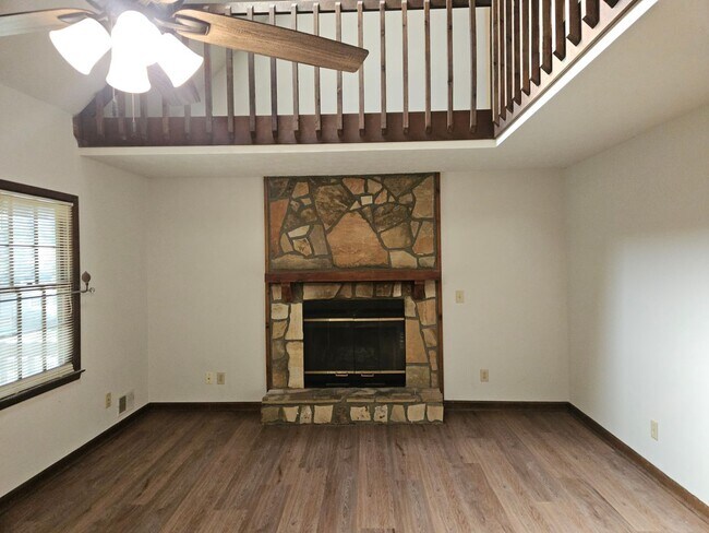 Building Photo - 520 Hardy Cir