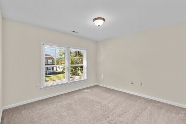 Building Photo - Spacious Condo in Norfolk
