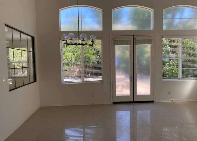 Building Photo - 4 bedroom, 3 bath Big Sky home!