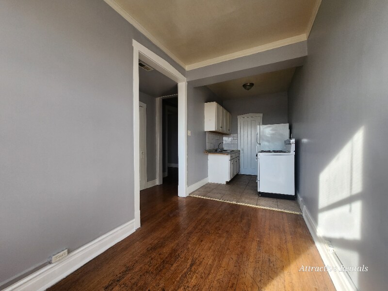 Building Photo - 1160 S Mason Ave