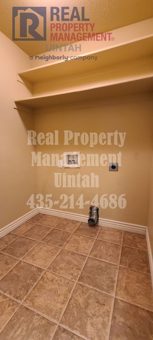 Building Photo - 431 E Gray Fox Ln
