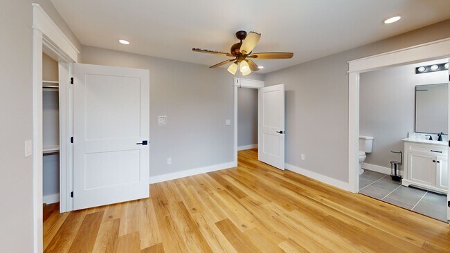 Building Photo - 1207 Hedge Ave