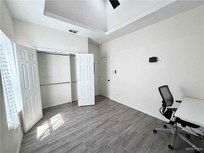 Building Photo - 1521 Karen Dr