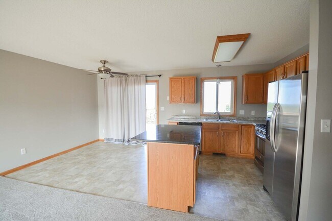 Building Photo - Great NW Home with Fenced Yard Near Gibbs Elementary