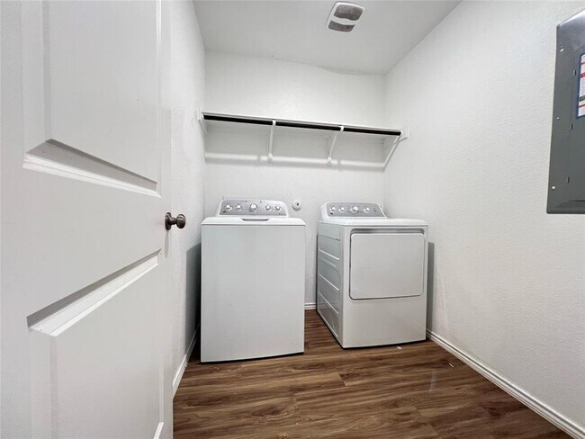 Building Photo - 102 Wolseley Dr