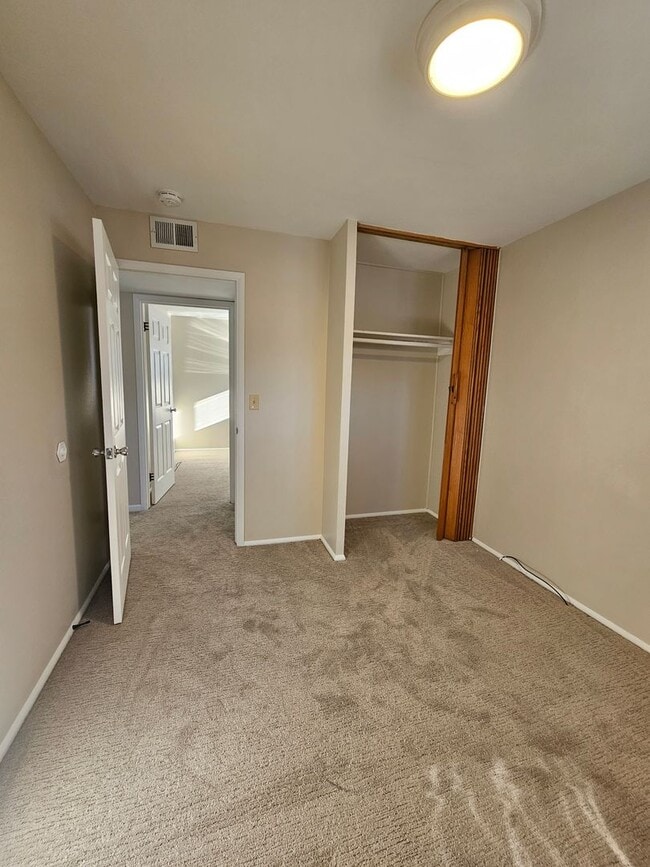 Building Photo - 3 BEDROOM | 1 BATH | SINGLE-LEVEL HOME | SOUTH