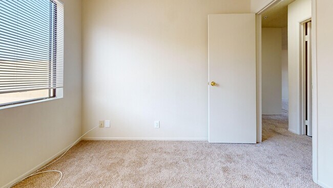 Building Photo - 11938 York Ave