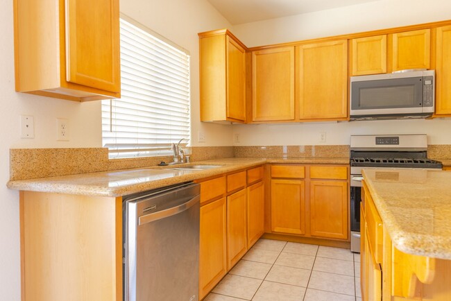 Building Photo - Stunning 4-Bedroom Home for Rent in Brawley!