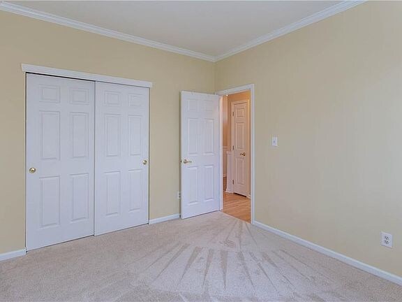 Building Photo - 608 Burr Oak Dr