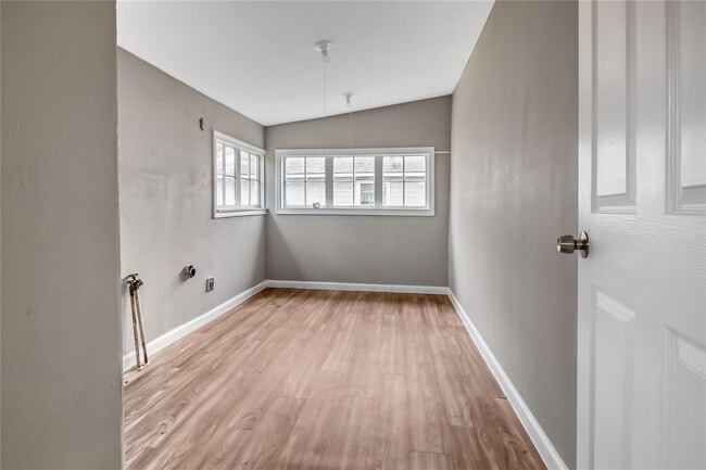 Building Photo - 7214 W Knoll St