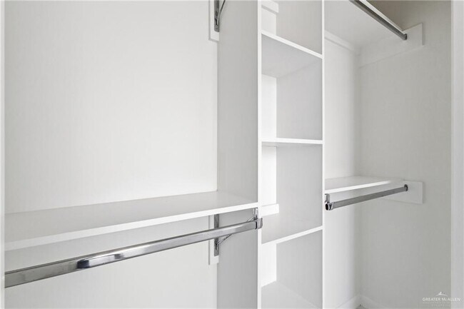 Building Photo - 22 N Chula Vista St