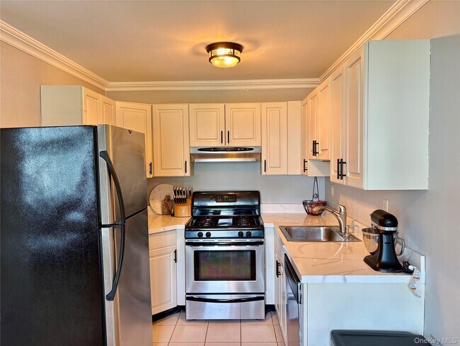 Building Photo - 209 Ramapo Rd