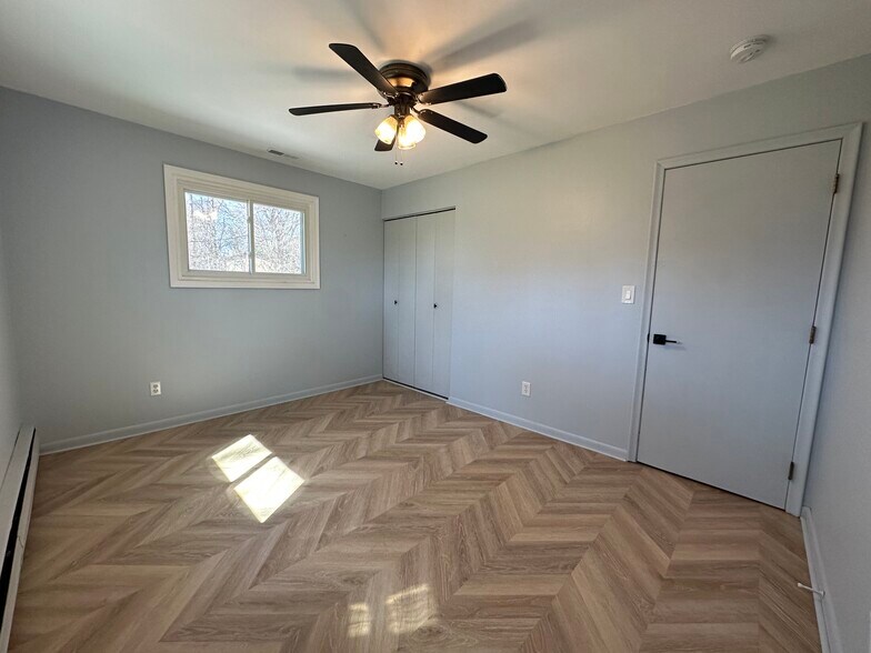 Building Photo - 3711 Ruthland Dr