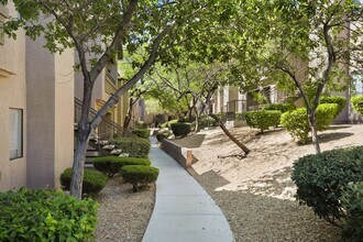 Building Photo - Great 2 Bed, 2 Bath First Story Condo In Northwest Vegas