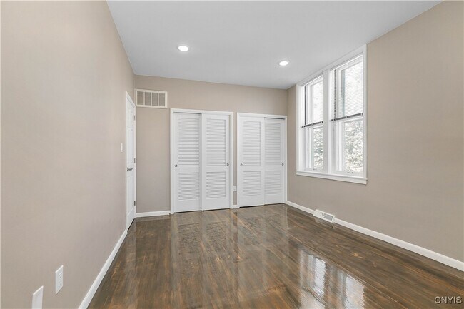 Building Photo - 2118 E Genesee St