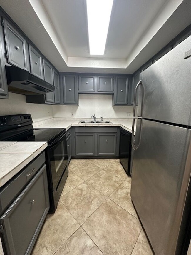 Building Photo - 2 Bedroom condo -w/d- Old Town Scottsdale/...