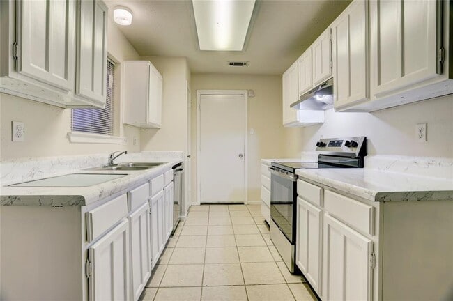 Building Photo - 16403 Quail Call Dr