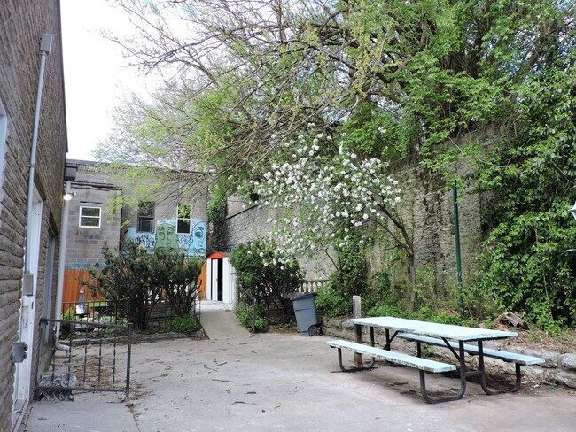 Building Photo - 2822 Jefferson Ave