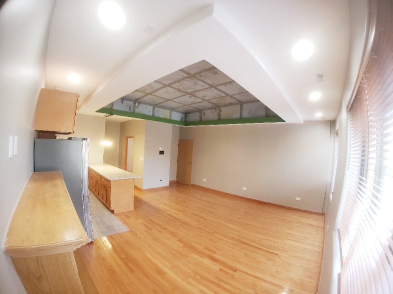 Building Photo - 3114 N Lincoln Ave