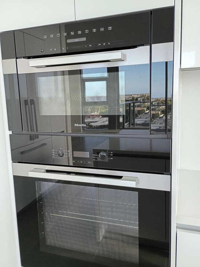 Building Photo - 220 Lake Shore Dr