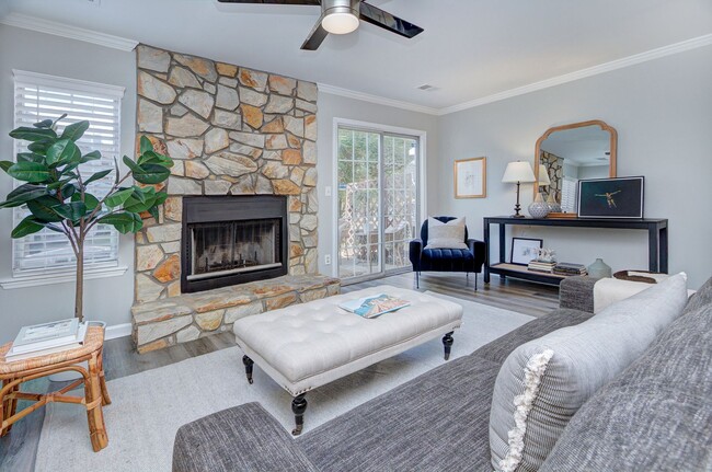 Building Photo - Discover this beautifully updated Raintree townhome featuring an open floor plan and a range of c...