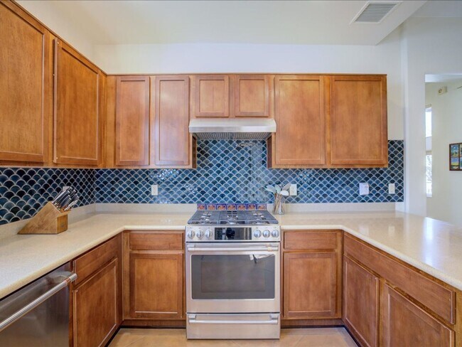 Building Photo - 10570 E Eleanor Maldonado Pl