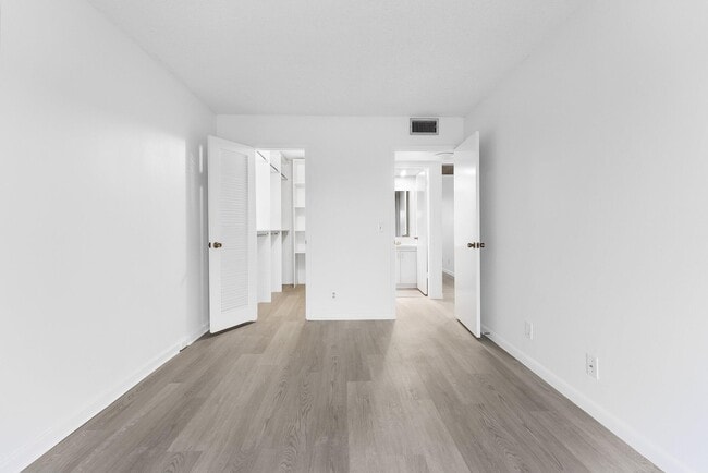 Building Photo - 4006 Cornwall Dr