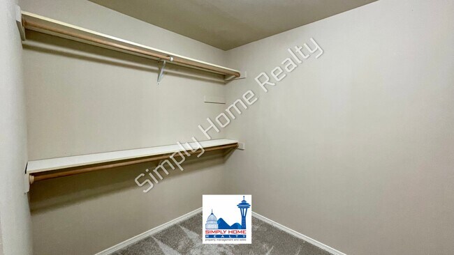 Building Photo - Step Inside this beautiful Home in Tacoma!