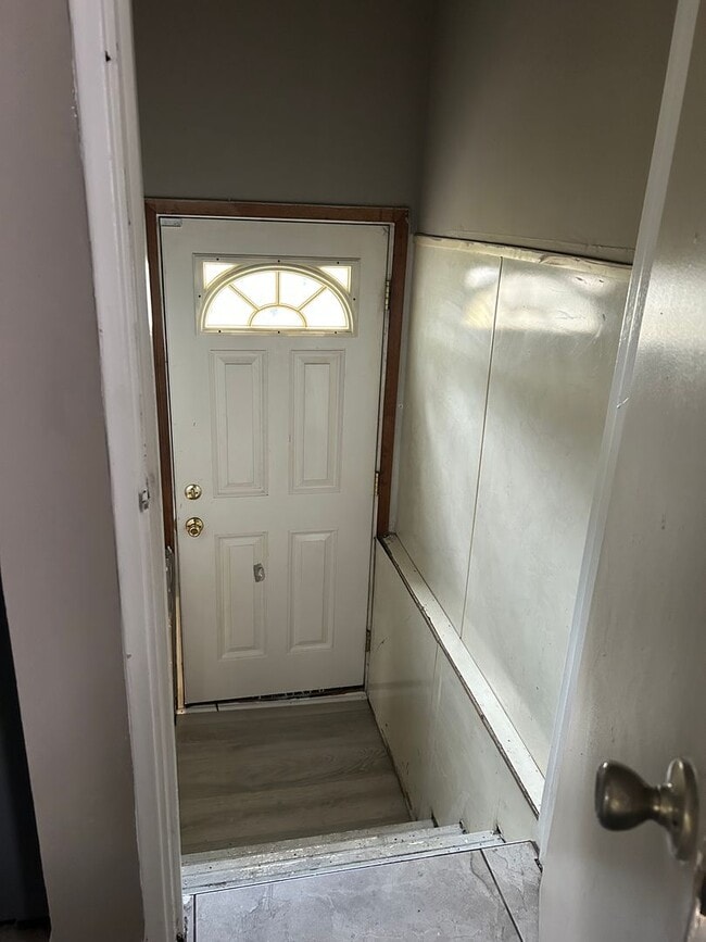 Building Photo - COZY HOME LOCATED CLOSE TO EVERYTHING!