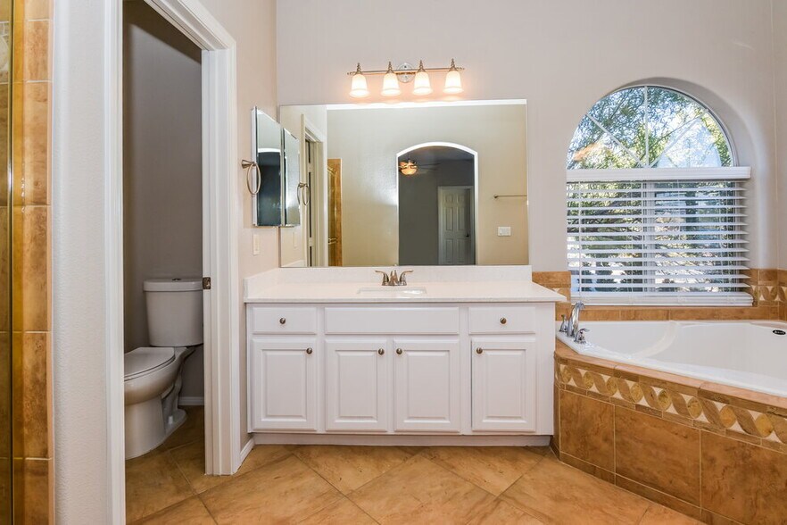 Building Photo - 5978 Genovese Ave