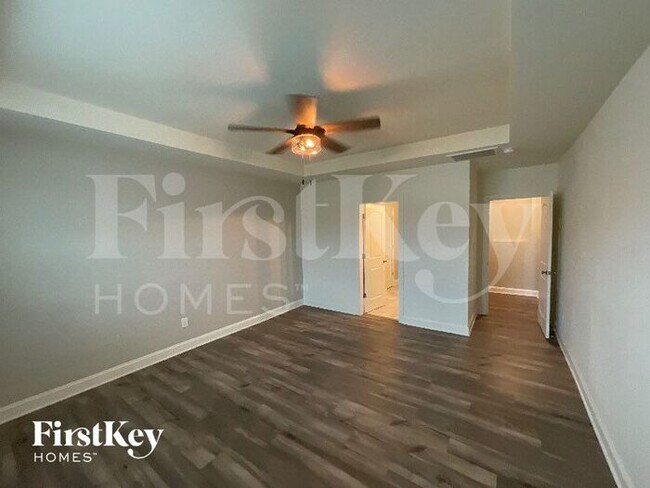 Building Photo - 5595 Siler St