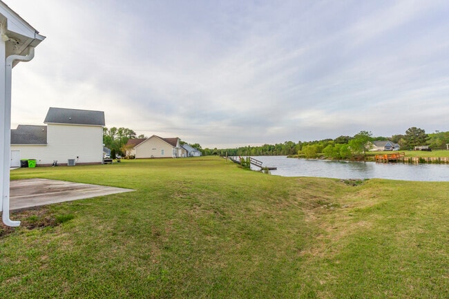 Building Photo - 301 Antioch Rd