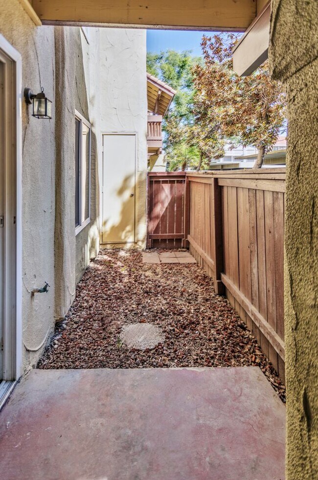 Building Photo - Villa Borgata Condo with Newer Flooring, P...