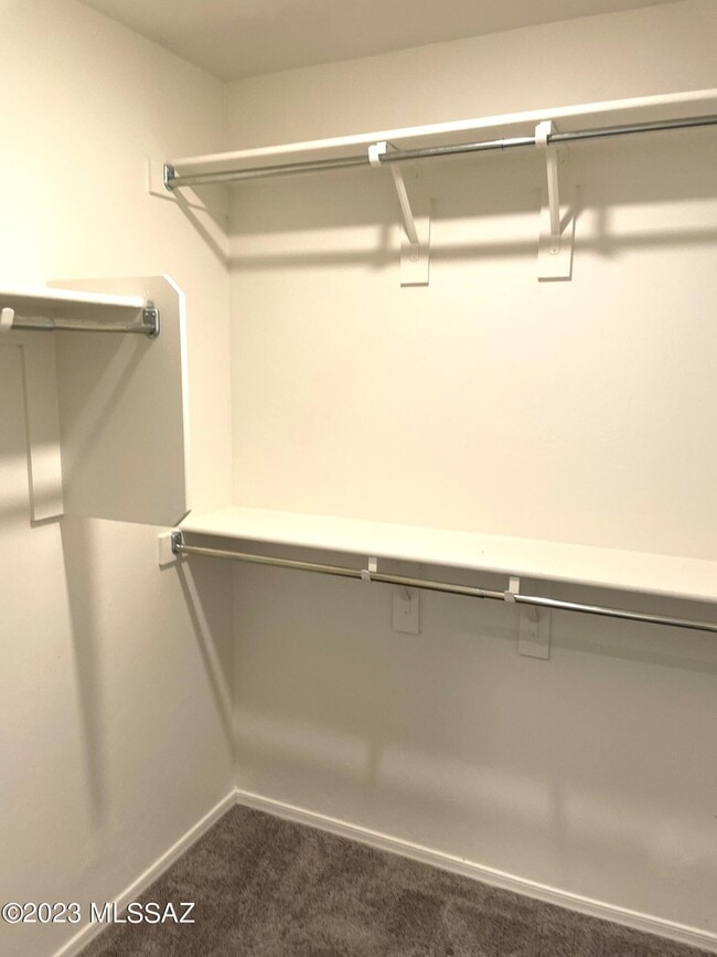 Building Photo - 1127 E Cairn St