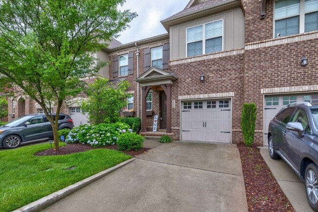 Building Photo - Hendersonville Townhome with Garage, Fireplace & Walk-In Closet